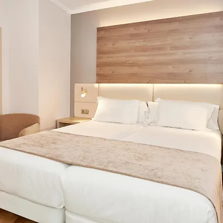 Отель Nh Califa 4*