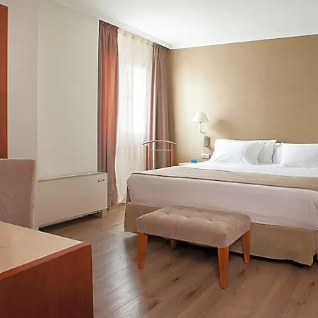 Hotel Nh Califa