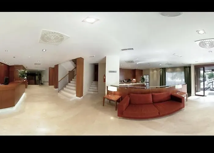 ホテル Nh カリファ 4*