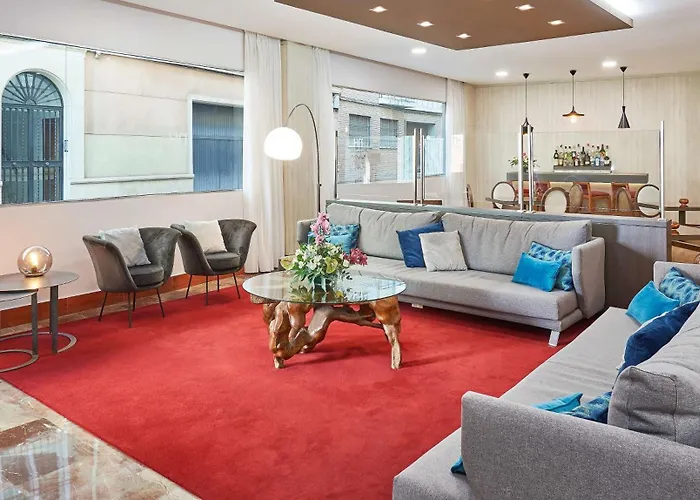 ホテル Nh カリファ 4*