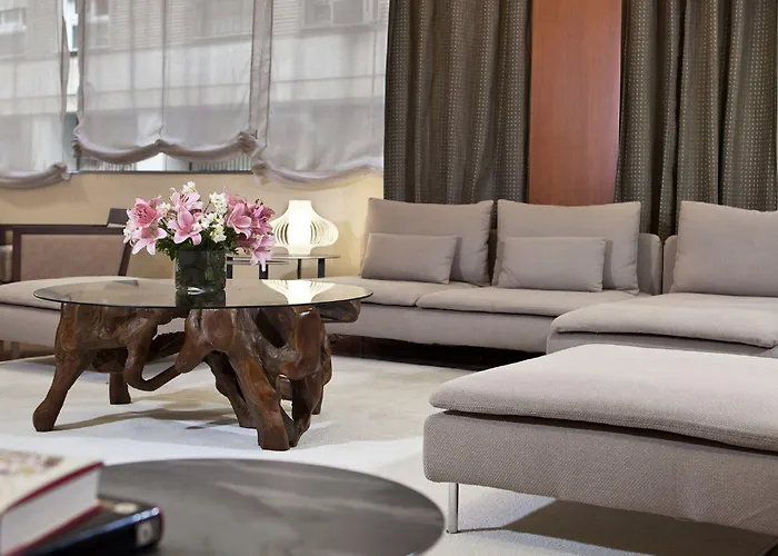 ホテル Nh カリファ 4*